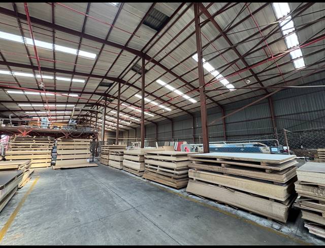 3,300M² WAREHOUSE FOR SALE IN EASTGATE
